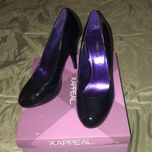 Black high heel pumps